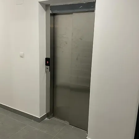 Leona B-1 Zivojinovic Lägenhet *