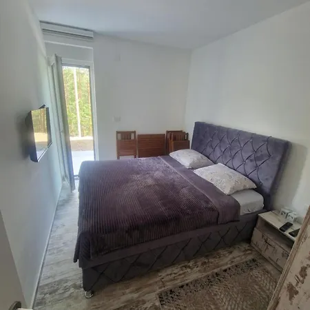 Leona B-1 Zivojinovic Appartement